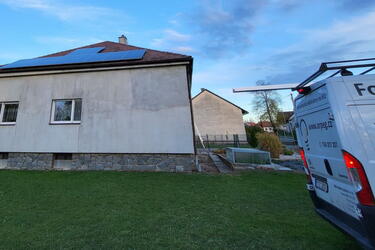 Reference: Fotovoltaická elektrárna instalovaná na stanovou střechu v Horních Ředicích 