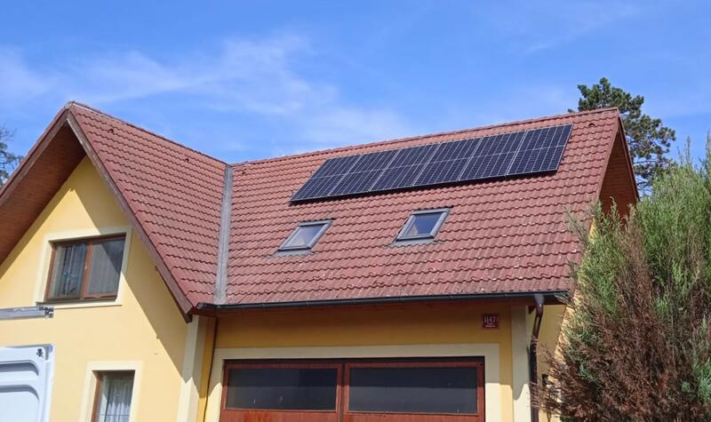 Reference: Fotovoltaická elektrárna s možností ukládání vyrobené energie do baterií - Praha-Dubeč 