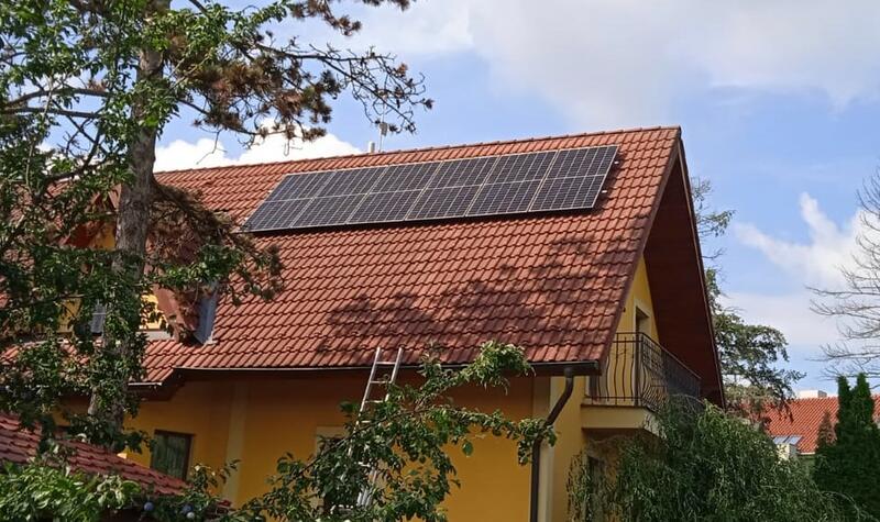 Reference: Fotovoltaická elektrárna s možností ukládání vyrobené energie do baterií - Praha-Dubeč 