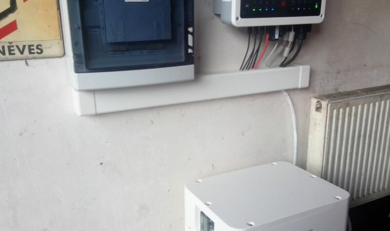 Reference: Fotovoltaická elektrárna s možností ukládání vyrobené energie do baterií - Praha-Dubeč 