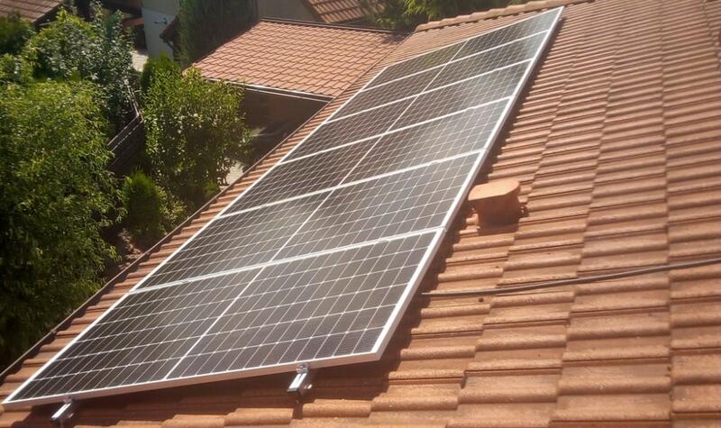 Reference: Fotovoltaika na valbové střeše o výkonu 5,4 kWp - Říčany-Pacov 