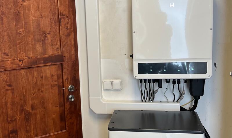 Reference: Fotovoltaická elektrárna s nabíjecí stanicí pro elektromobily - Mladá Boleslav-Jemníky