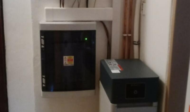 Reference: Fotovoltaika s baterii o kapacitě 10,65 kWh instalovaná v Obratani 
