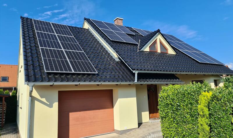 Reference: Fotovoltaická elektrárna s instalací bateriového úložiště - Pečky