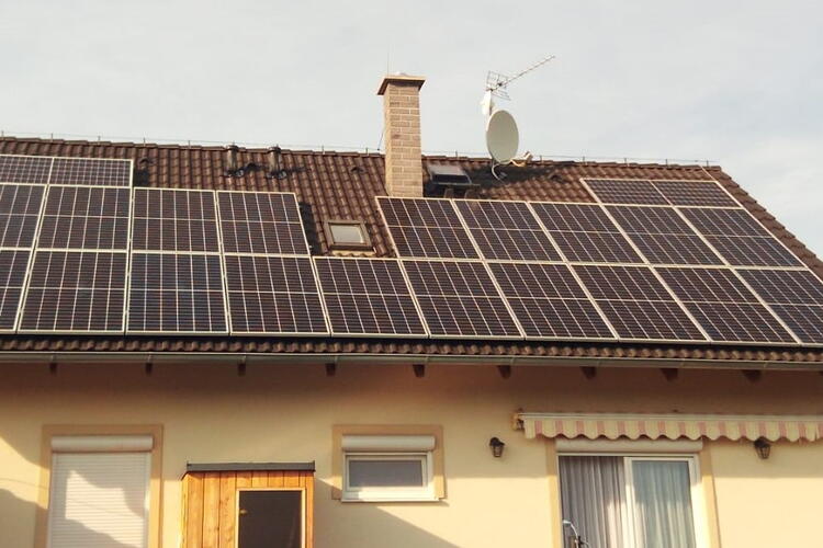 Reference: Fotovoltaika o výkonu 9,45 kWp a vyřízením dotace NZÚ instalovaná v Hluboši 