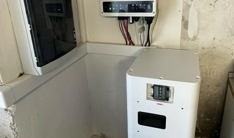 Reference: Fotovoltaika s bateriovým úložištěm o kapacitě 14,2 kWh realizovaná ve Svinčanech 