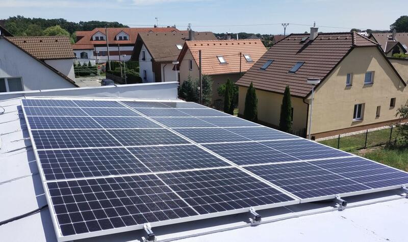 Reference: Solární elektrárna Instalovaná na rovnou střechu - Srch 