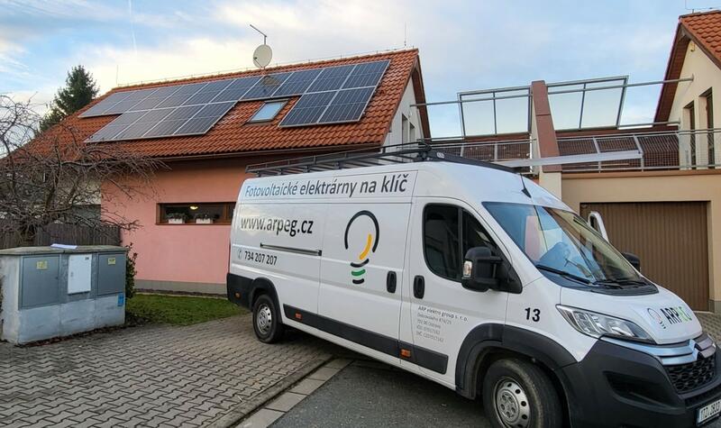 Reference: Solární elektrárna s dobíjecí stanicí pro elektromobil instalovaná v Pardubicích 