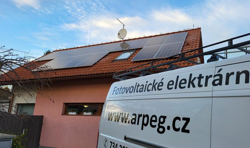 Reference: Solární elektrárna s dobíjecí stanicí pro elektromobil instalovaná v Pardubicích 