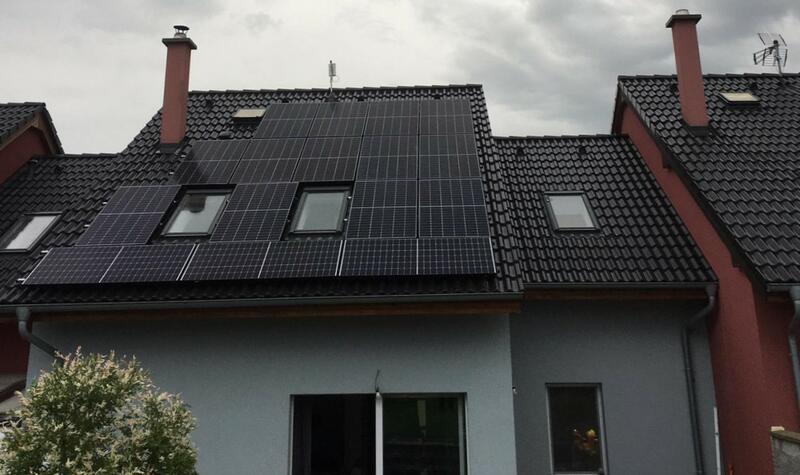 Reference: Fotovoltaika s dobíjecí stanicí pro elektromobily montovaná v Hostkovicích 