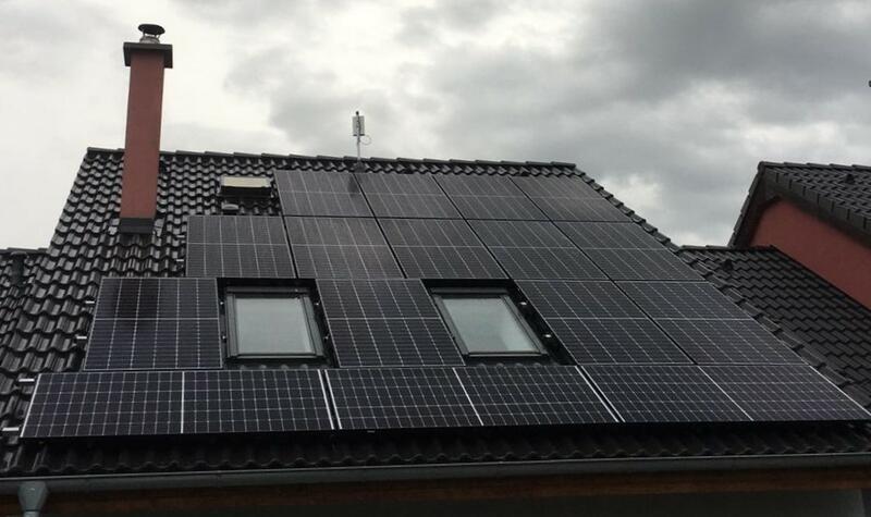 Reference: Fotovoltaika s dobíjecí stanicí pro elektromobily montovaná v Hostkovicích 