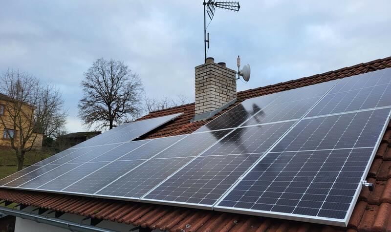 Reference: Fotovoltaická elektrárna s využitím bateriového systému - Vlašim-Domašín