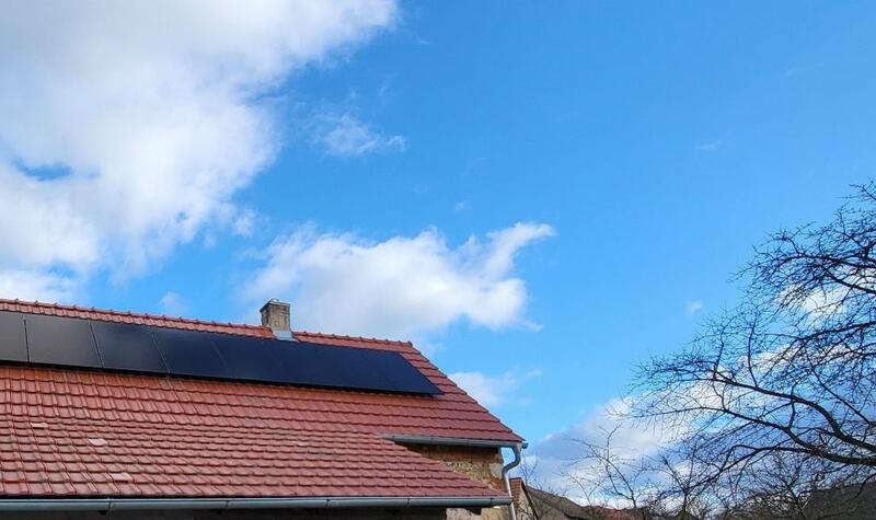 Reference: Solární elektrárna na míru s bateriovým úložištěm - Kostelec nad Černými lesy