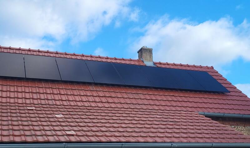 Reference: Solární elektrárna na míru s bateriovým úložištěm - Kostelec nad Černými lesy