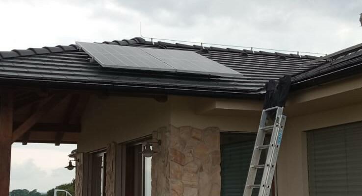 Reference: Realizace fotovoltaické elektrárny s baterií - Střemy-Jenichov