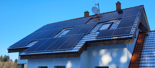 Reference Realizace fotovoltaiky na míru s bateriovým úložištěm o  kapacitě 14,2 kWh - Javornice 