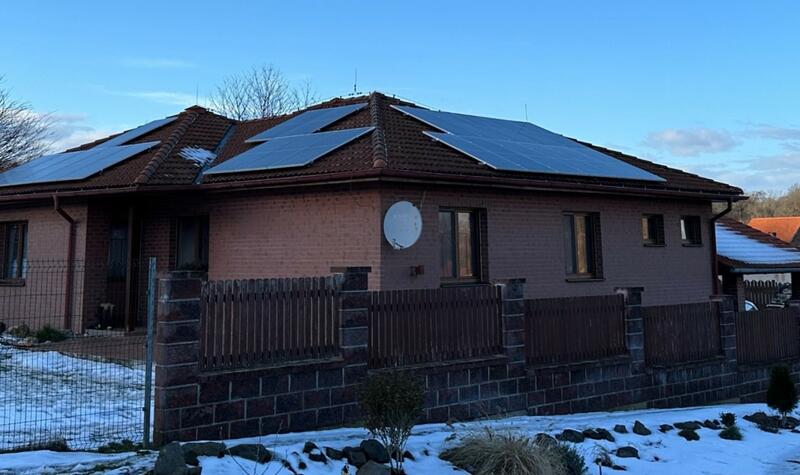 Reference: Fotovoltaická elektrárna s uložením do baterií o kapacitě 10,65 kWh - Mašťov