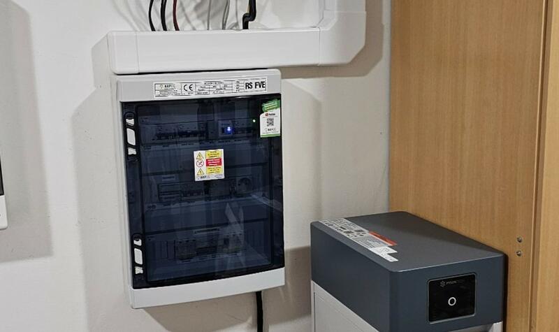 Reference: Fotovoltaická elektrárna s uložením do baterií o kapacitě 10,65 kWh - Mašťov