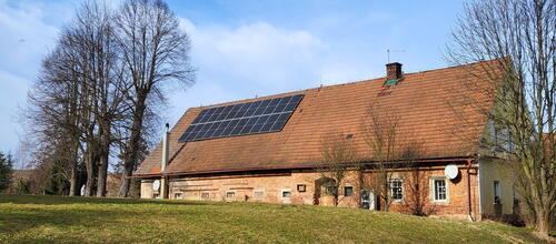 Reference Fotovoltaická elektrárna s dobíjecí stanicí pro elektromobily - Božanov 
