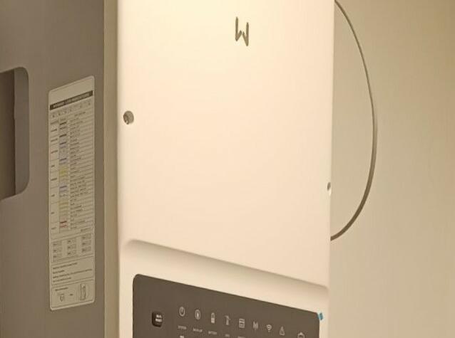 Reference: Fotovoltaika s baterií a nabíjecí stanicí pro elektromobil - Baška