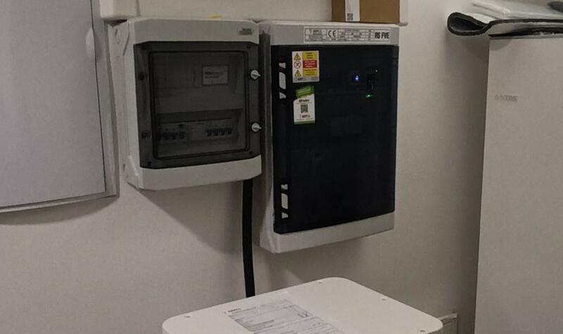 Reference: Fotovoltaika s dobíjecí stanici pro elektromobil - Kunčičky u Bašky