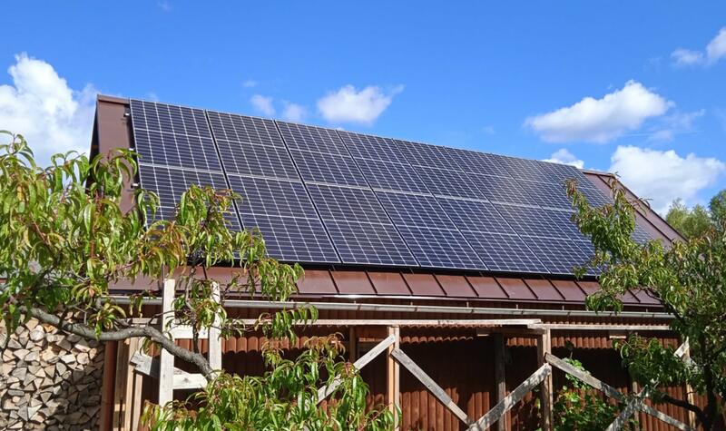 Reference: Fotovoltaická elektrárna s dobíjecí stanici pro elektromobil, instalovaná ve Velkých Losinách