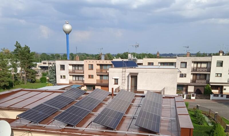 Reference: Instalace fotovoltaické elektrárny na rovnou střechu v Moravanech u Holic 
