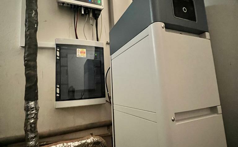 Reference: Instalace fotovoltaické elektrárny na rovnou střechu v Moravanech u Holic 