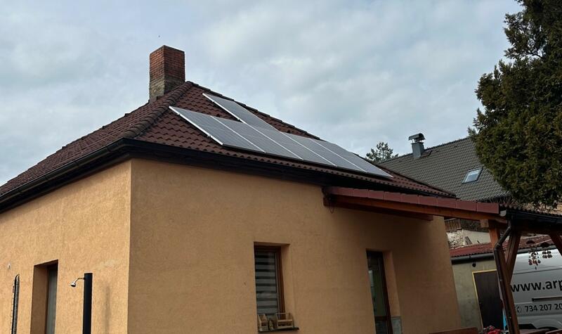 Reference: Solární elektrárna na míru s bateriovým úložištěm - Podbořany-Buškovice