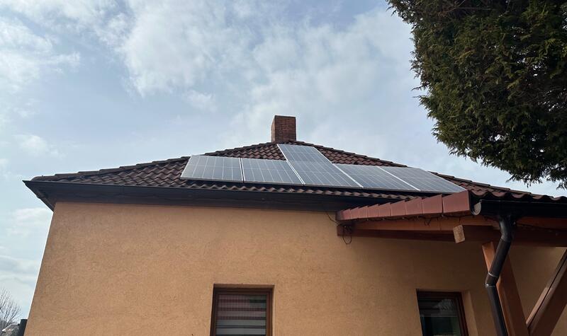 Reference: Solární elektrárna na míru s bateriovým úložištěm - Podbořany-Buškovice