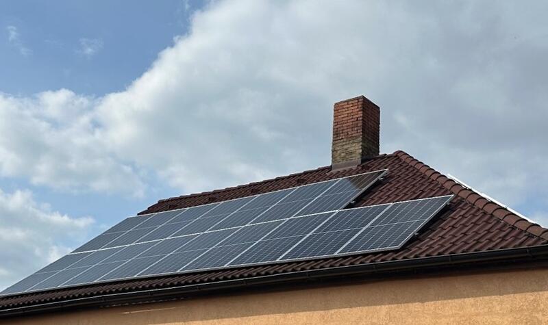 Reference: Solární elektrárna na míru s bateriovým úložištěm - Podbořany-Buškovice