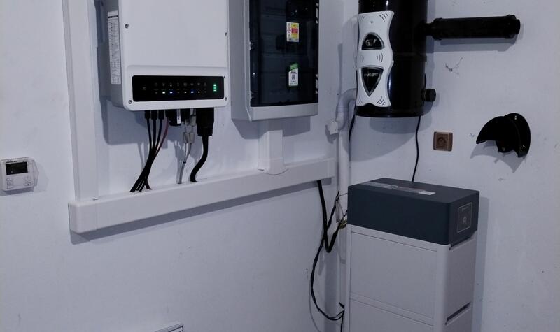 Reference: Fotovoltaická elektrárna instalovaná na valbovou střechu - Dolní Třebonín