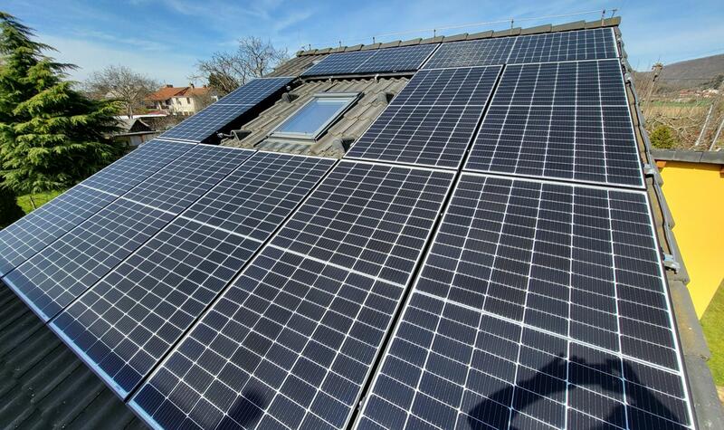 Reference: Solární elektrárna s akumulací do baterií - Dobřichovice