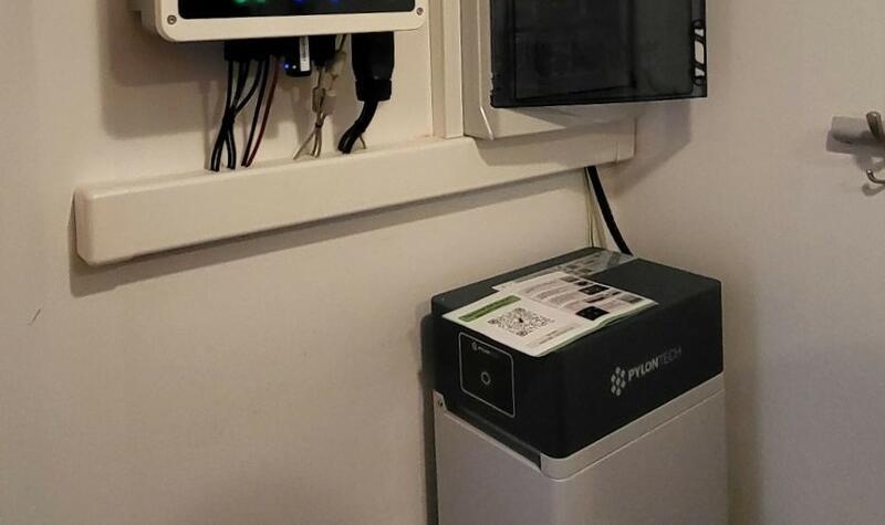 Reference: Solární elektrárna s akumulací do baterií - Dobřichovice