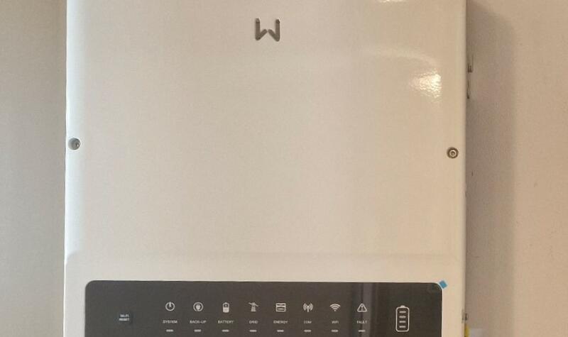 Reference: Solární elektrárna s akumulací do baterií - Dobřichovice