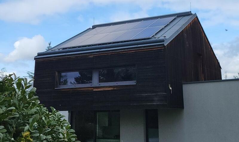 Reference: Fotovoltaická elektrárna s dobíjecí stanici pro elektromobil - Kamenice-Ládví