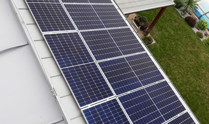 Reference: Instalace fotovoltaické elektrárny na plechovou střechu - Mělník 