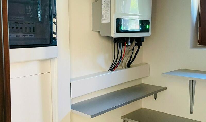 Reference: Instalace fotovoltaické elektrárny na plechovou střechu - Mělník 
