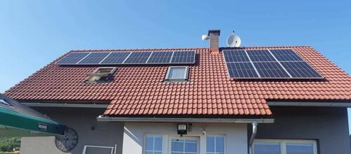 Reference Fotovoltaika s dobíjecí stanici pro elektromobil - Brada-Rybníček 