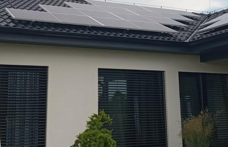Reference: Instalace fotovoltaické elektrárny na valbovou střechu - Dobrovice