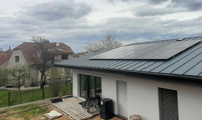 Reference: Solární elektrárna s nabíjecí stanicí pro elektromobily - Olomučany