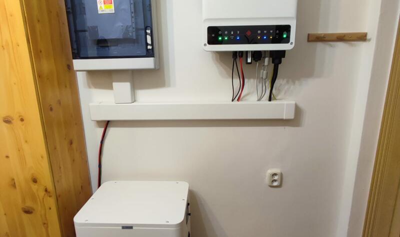 Reference: Fotovoltaická elektrárna s uložením vyrobené energie do baterií - Hukvaldy 
