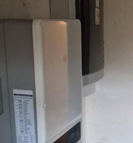 Reference: Fotovoltaická elektrárna na míru instalovaná na šikmou plechovou střechu - Nelahozeves 