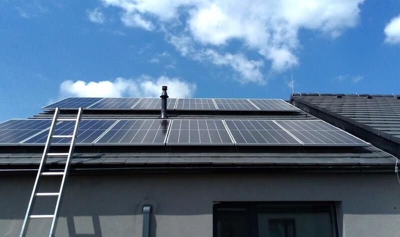 Reference: Fotovoltaická elektrárna s dobíjecí stanici pro elektromobil - Zlonín