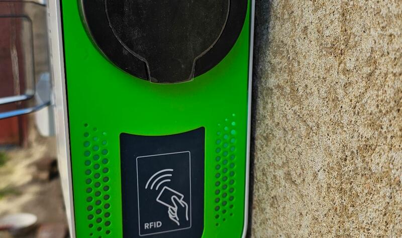 Reference: FVE na míru s nabíjecí stanici pro elektromobily - Chlumín