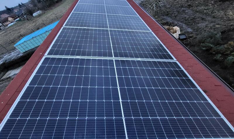 Reference: Fotovoltaická elektrárna na zahradním domku v Rynholci 