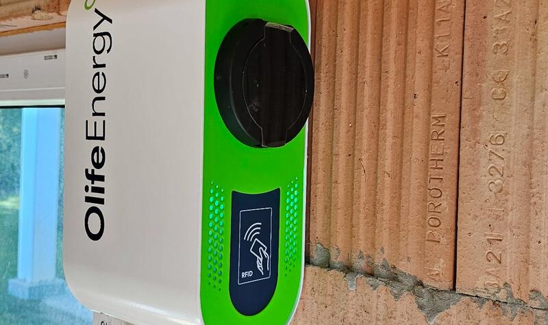 Reference: Solární elektrárna na míru s bateriovým úložištěm o kapacitě 17,75 kWh - Ohrobec