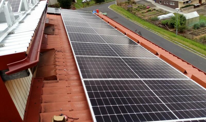 Reference: Solární elektrárna s ukládáním vyrobené energie do baterií - Velká Hleďsebe-Klimentov 