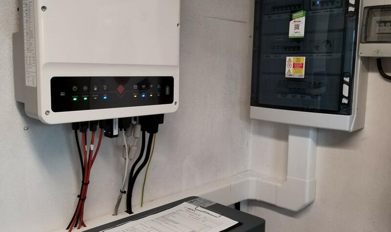Reference: Solární elektrárna s ukládáním vyrobené energie do baterií - Velká Hleďsebe-Klimentov 