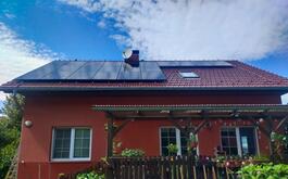 Reference Solární elektrárna s akumulací do baterie - Hranice